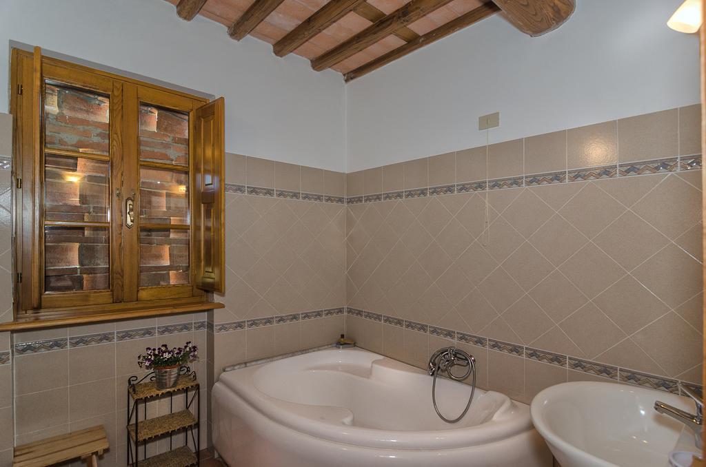 לוקה Agriturismo Ai Linchi מראה חיצוני תמונה